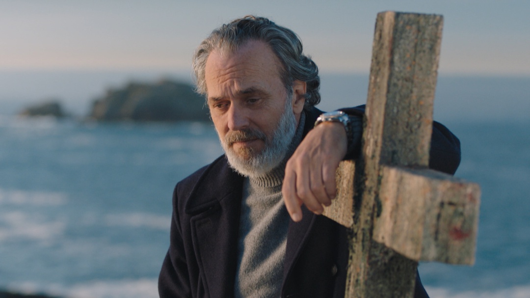 La supuesta muerte de uno de los grandes protagonistas sacude el final de 'Vivir sin permiso'