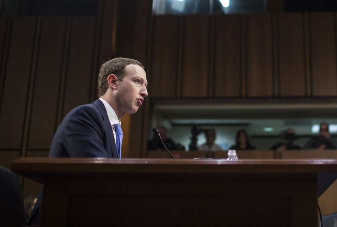 Mark Zuckerberg declara frente al Senado. Mark Zuckerberg declara frente al Senado.
