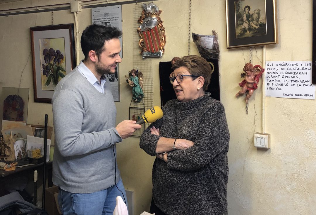 La Dolors Turró al seu estudi La Dolors Turró al seu estudi