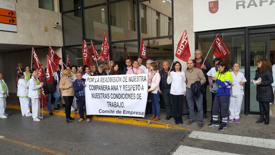Protesta de las trabajadoras de la limpieza del Hospital Rafael Méndez Protesta de las trabajadoras de la limpieza del Hospital Rafael Méndez