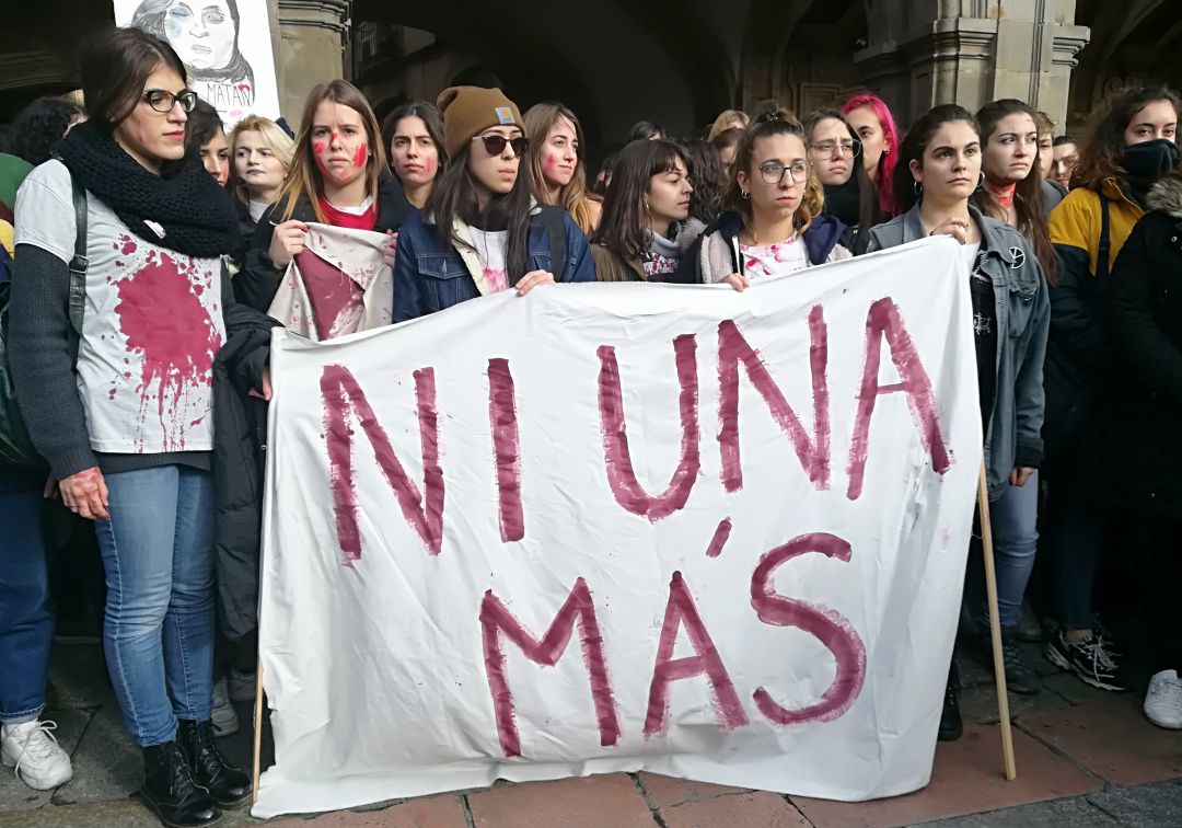 Emoción en el recuerdo de Salamanca a Laura Luelmo