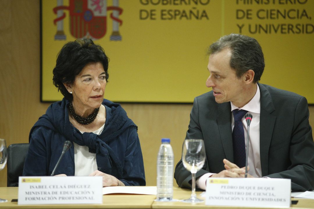 La ministra de Educación y FP, Isabel Celaá, y el ministro de Ciencia, Innovación y Universidades, Pedro Duque, presiden el Observatorio de Becas.
La ministra de Educación y FP, Isabel Celaá, y el ministro de Ciencia, Innovación y Universidades, Pedro Duque, presiden el Observatorio de Becas.