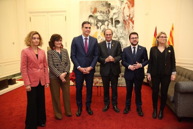 Sánchez, Torra, Batet, Calvo, Aragonès y Artadi posan en Palau de Pedralbes Sánchez, Torra, Batet, Calvo, Aragonès y Artadi posan en Palau de Pedralbes