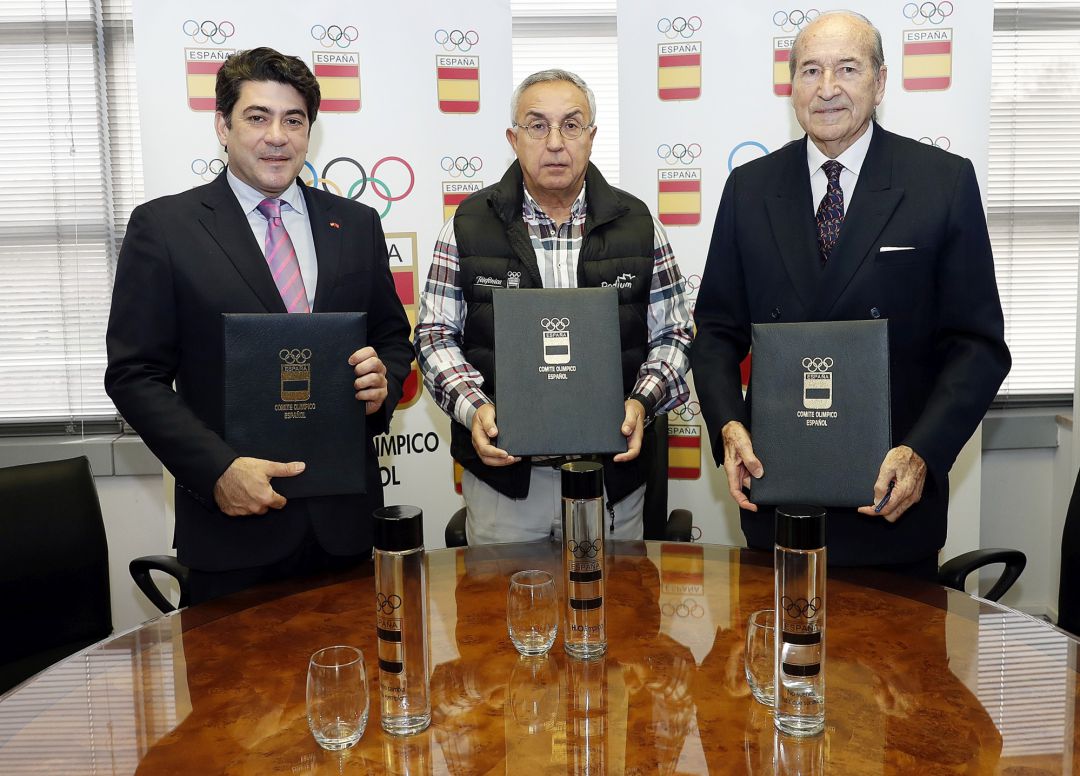 El alcalde de Alcorcón, David Pérez, junto al presidente del Comité Olímpico Español, Alejandro Blanco y el de la Real Academia Olímpica, Conrado Durántez El alcalde de Alcorcón, David Pérez, junto al presidente del Comité Olímpico Español, Alejandro Blanco y el de la Real Academia Olímpica, Conrado Durántez
