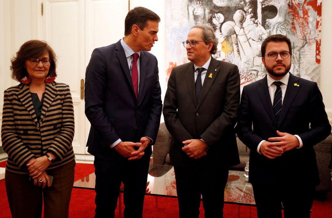 Pedro Sánchez y Quim Torra, acompañados de Carmen Calvo y Pere Aragones, durante la reunión de este jueves Pedro Sánchez y Quim Torra, acompañados de Carmen Calvo y Pere Aragones, durante la reunión de este jueves