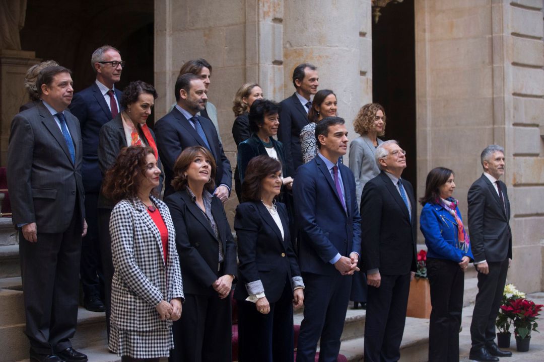El presidente del Gobierno, Pedro Sánchez, junto a los miembros de su gabinete, antes del Consejo de Ministros. El presidente del Gobierno, Pedro Sánchez, junto a los miembros de su gabinete, antes del Consejo de Ministros.