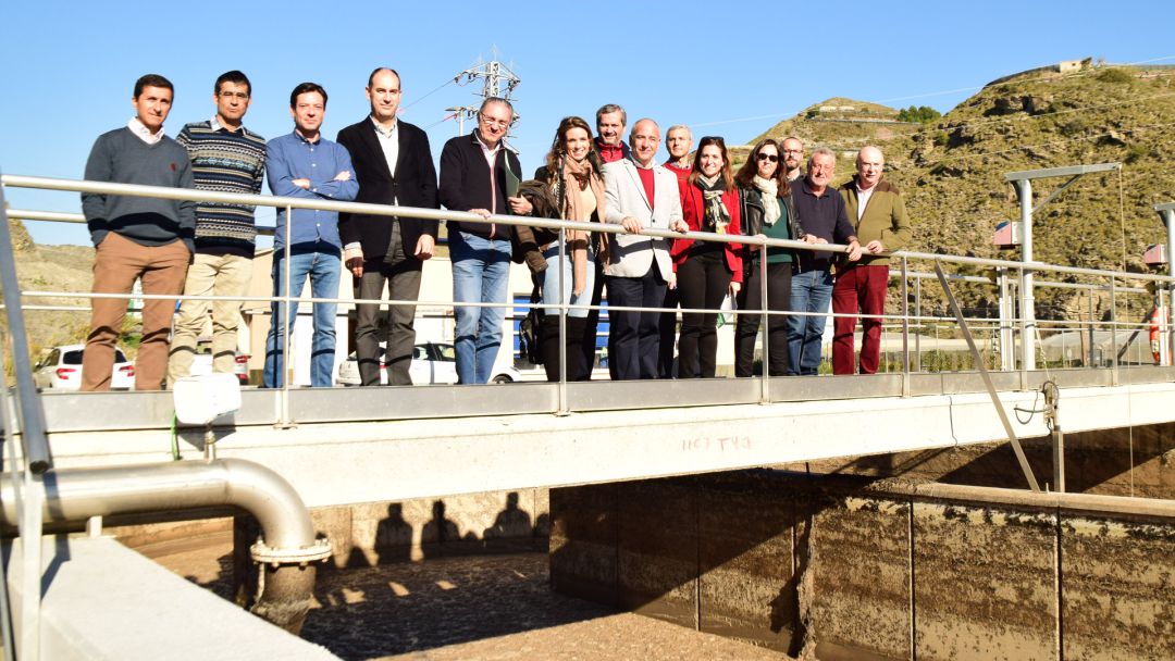 La delegada de medio ambiente, Inmaculada Oria, junto al presidente de la Mancomunidad, Sergio García, la alcaldesa de Albuñol, Maria José Sánchez y técnicos del área La delegada de medio ambiente, Inmaculada Oria, junto al presidente de la Mancomunidad, Sergio García, la alcaldesa de Albuñol, Maria José Sánchez y técnicos del área