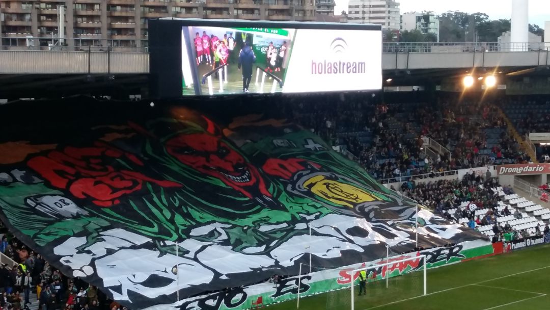 El Vetusta, mejor equipo a domicilio, intentará lo que no ha logrado nadie: asaltar los Campos de Sport. El Vetusta, mejor equipo a domicilio, intentará lo que no ha logrado nadie: asaltar los Campos de Sport.