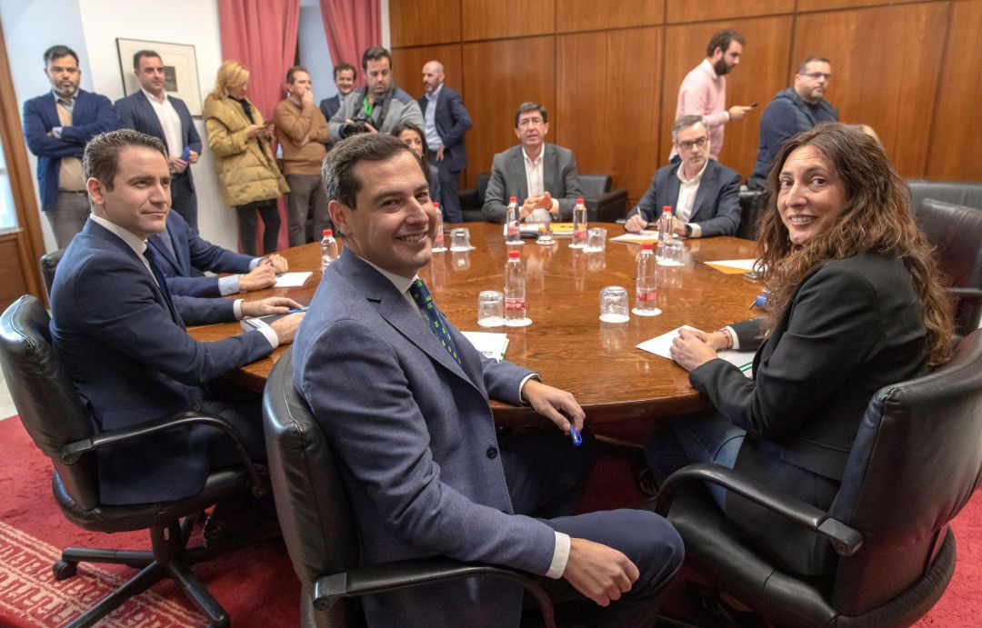 PP y Ciudadanos pactan 100 medidas para un futuro gobierno en Andalucía PP y Ciudadanos pactan 100 medidas para un futuro gobierno en Andalucía