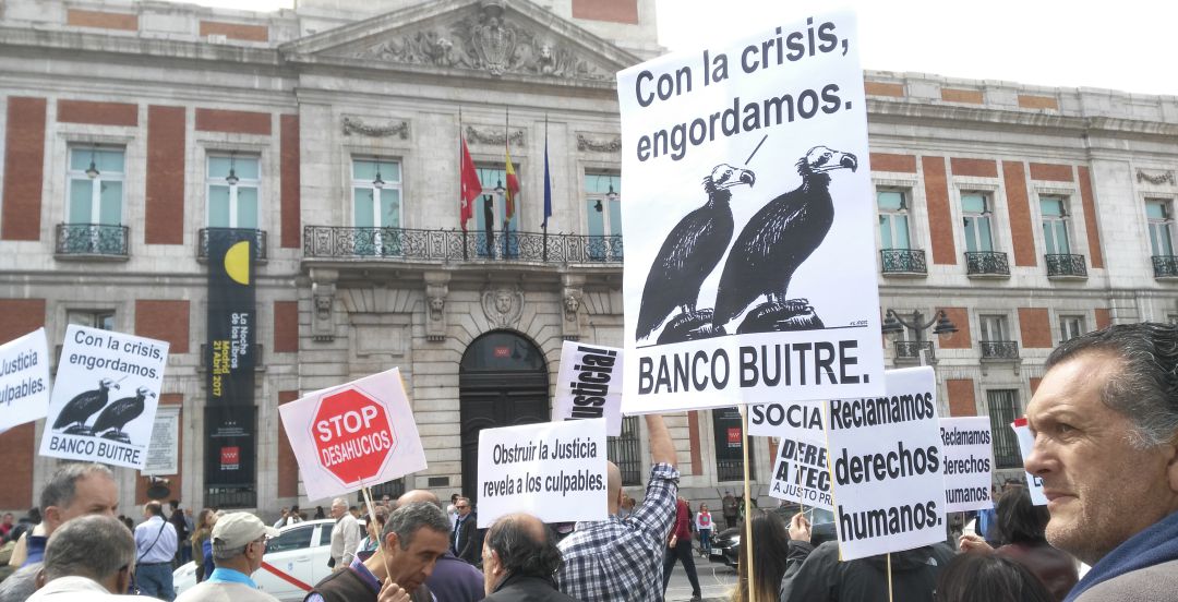 Manifestación contra los fondos buitre en Sol Manifestación contra los fondos buitre en Sol