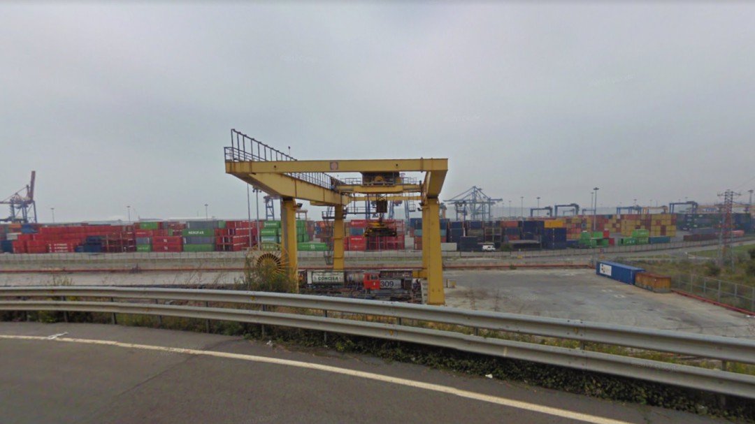 Tres trabajadores heridos en una explosión de vapor en el puerto de Bilbao
