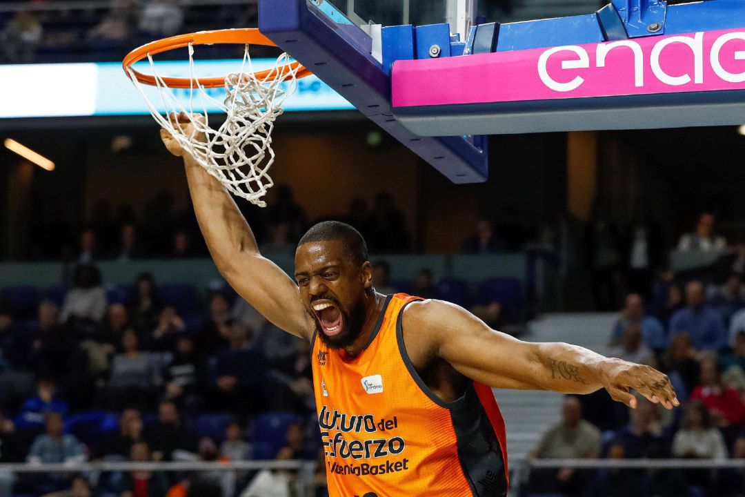 El jugador del Valencia Basket Bill Thomas, durante el partido de la jornada decimotercera de la fase regular de la liga ACB de baloncesto disputado ante Estudiantes en Madrid. El jugador del Valencia Basket Bill Thomas, durante el partido de la jornada decimotercera de la fase regular de la liga ACB de baloncesto disputado ante Estudiantes en Madrid.