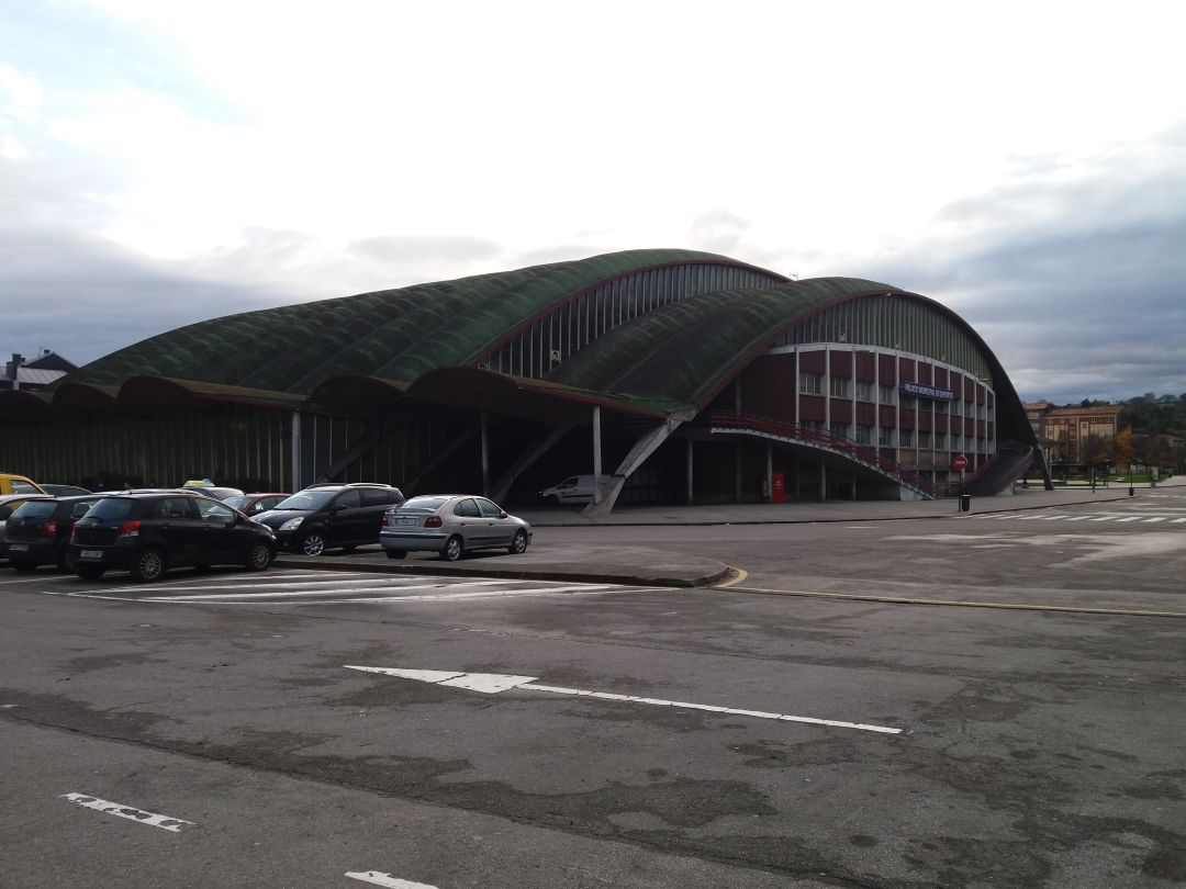 El baldeo extraordinario de calles ha comenzado en el entorno del Palacio de los Deportes, que soporte los nieles de contaminación más elevados de la ciudad. El baldeo extraordinario de calles ha comenzado en el entorno del Palacio de los Deportes, que soporte los nieles de contaminación más elevados de la ciudad.