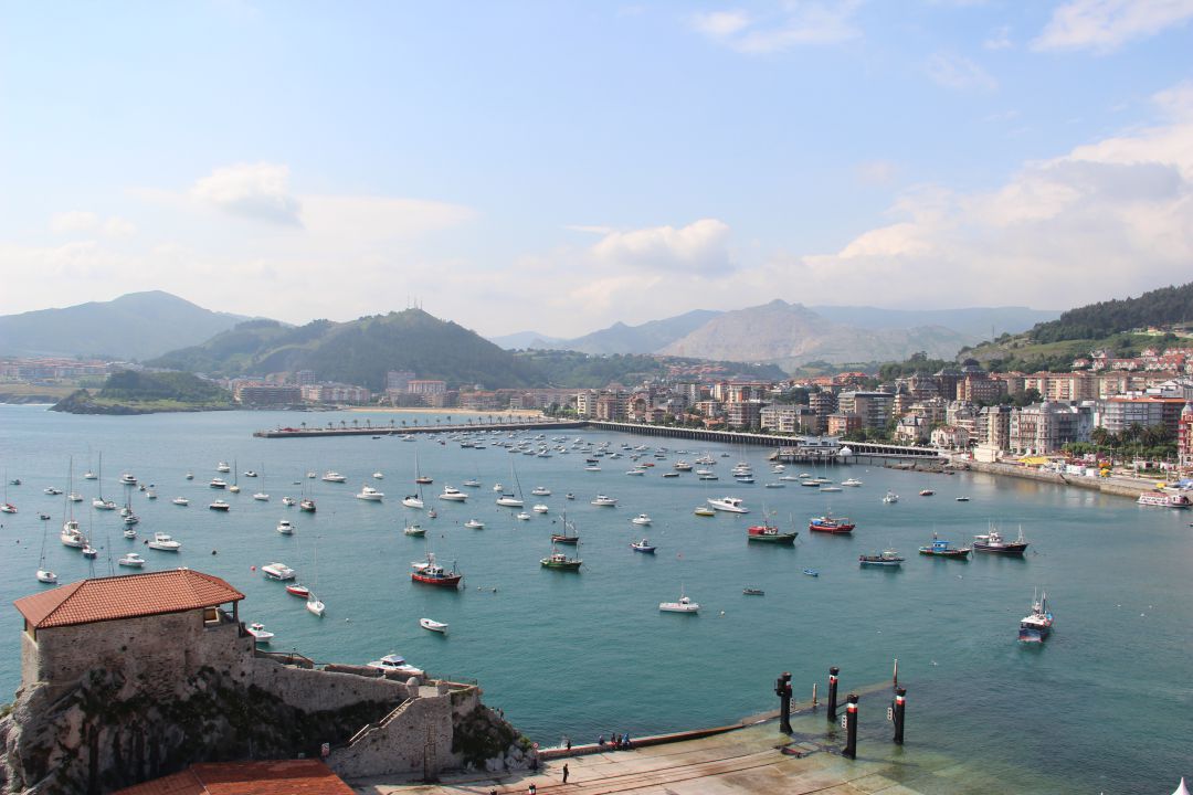 Los vecinos de Castro Urdiales rechazaron en 1979 la construcción de Castro Novo. Los vecinos de Castro Urdiales rechazaron en 1979 la construcción de Castro Novo.