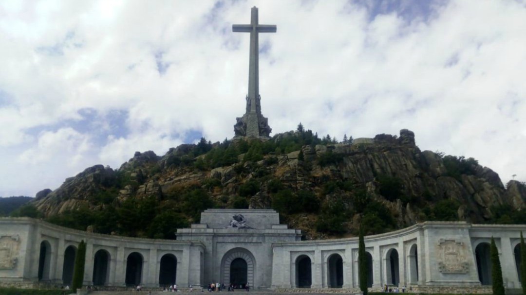 La delegación del Gobierno en Madrid desaconseja enterrar los restos de Franco en La Almudena