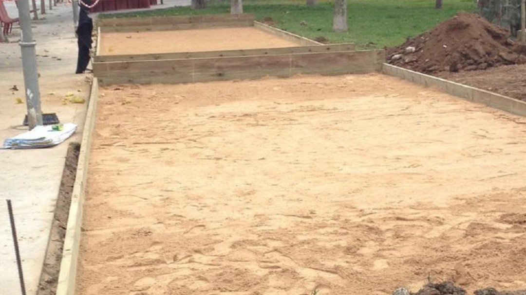El Parque de la Paz estrena pista de petanca