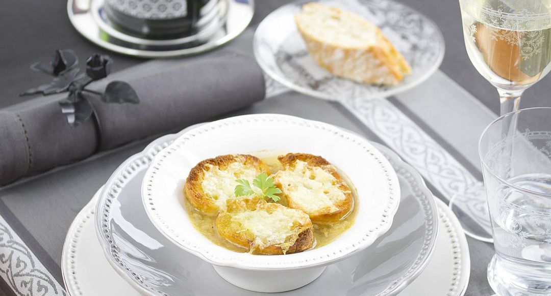 Sopa de cebolla al cava. Sopa de cebolla al cava.
