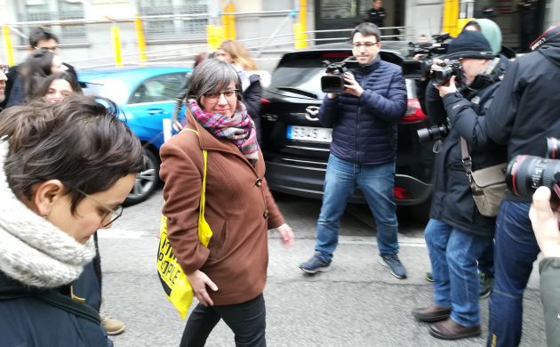 Mireia Boya, una de las afectadas por esta resolución, frente al Supremo Mireia Boya, una de las afectadas por esta resolución, frente al Supremo