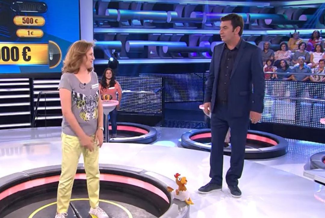 Azucena y Arturo Valls charlan durante el concurso. Azucena y Arturo Valls charlan durante el concurso.