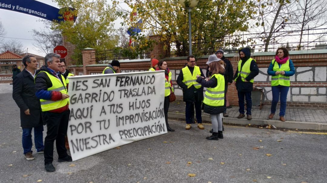 La Comunidad envía MENAS al IES San Fernando, en pleno litigio con los padres La Comunidad envía MENAS al IES San Fernando, en pleno litigio con los padres