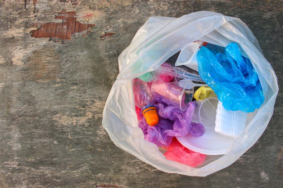 Ni pajitas ni vasos: cuenta atrás para desterrar los plásticos no reciclables Ni pajitas ni vasos: cuenta atrás para desterrar los plásticos no reciclables