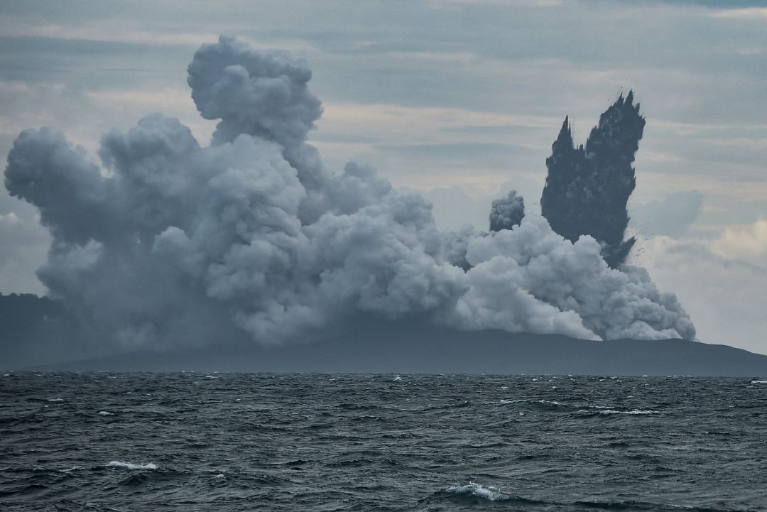 Imagen de la explosión del volcán Anak Krakatau Imagen de la explosión del volcán Anak Krakatau