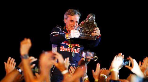 Carlos Sainz celebra su victoria en el Rally Dakar Carlos Sainz celebra su victoria en el Rally Dakar