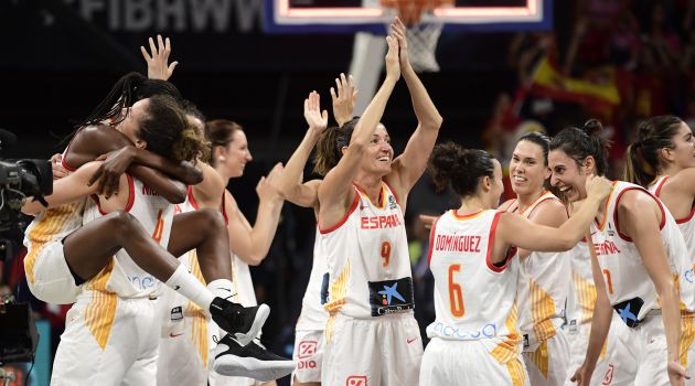 Las jugadoras españolas celebran el bronce ante Canada Las jugadoras españolas celebran el bronce ante Canada