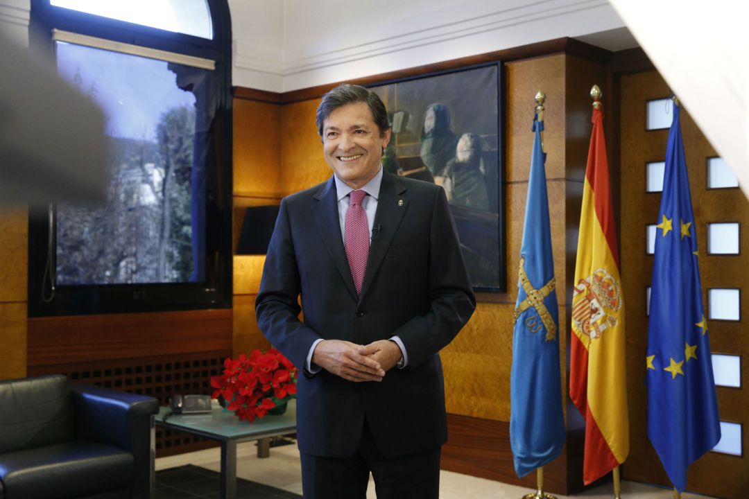 Javier Fernández, durante la grabación de su mensaje en la sede de la Presidencia Javier Fernández, durante la grabación de su mensaje en la sede de la Presidencia