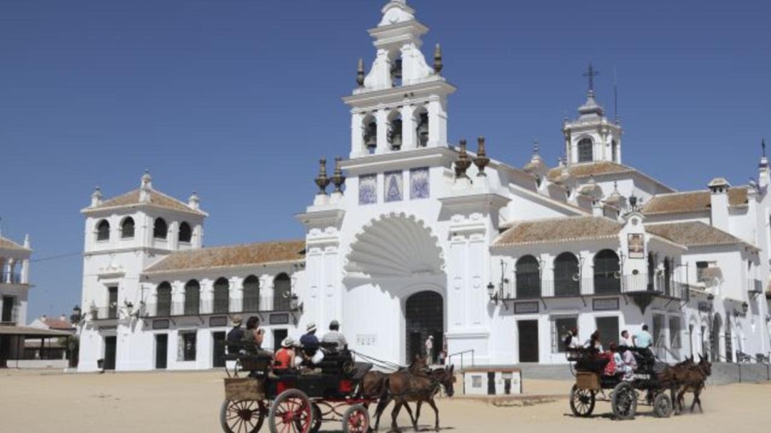 El Rocío y la Sierra onubense, lugares preferidos para despedir el año en Huelva