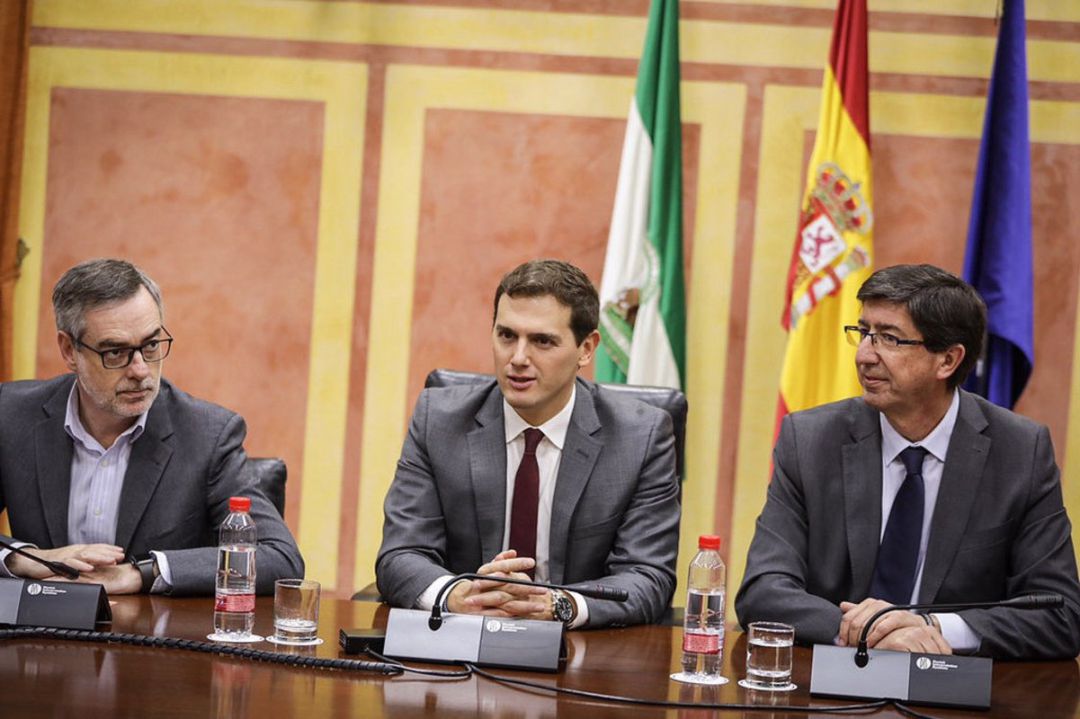 Albert Rivera, junto a Rivera y Marín en el Parlamento andaluz Albert Rivera, junto a Rivera y Marín en el Parlamento andaluz