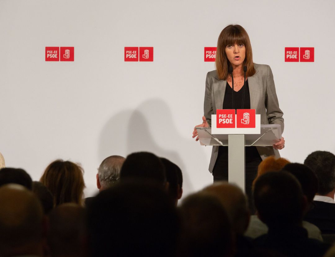 Idoia Mendia, "indignada" ante las críticas por su foto con Otegi, tras "aguantar lo que no está escrito en Euskadi" con ETA Idoia Mendia, "indignada" ante las críticas por su foto con Otegi, tras "aguantar lo que no está escrito en Euskadi" con ETA