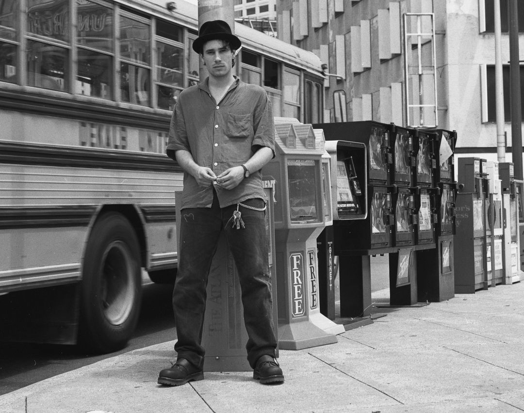 Jeff Buckley posando en Nueva York Jeff Buckley posando en Nueva York
