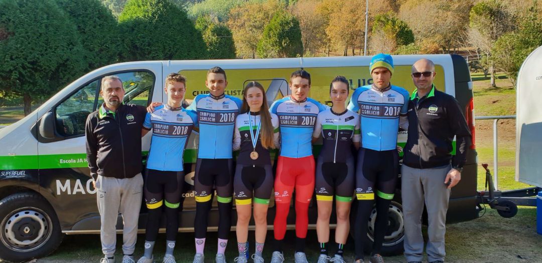 Pontevedra será el escenario de los campeonatos de España de ciclocross, donde participarán con la selección gallega seis corredores del Academia Postal- Maceda. Pontevedra será el escenario de los campeonatos de España de ciclocross, donde participarán con la selección gallega seis corredores del Academia Postal- Maceda.