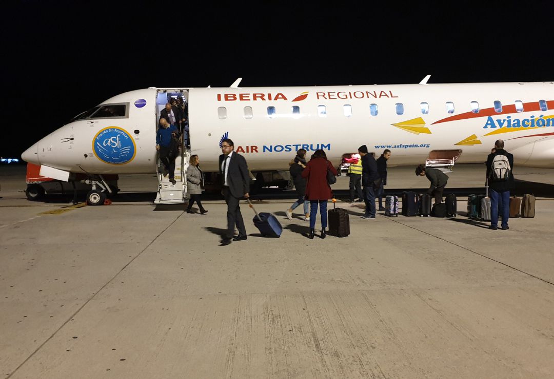El último vuelo del día en el Aeropuerto de Granada, operador por Air Nostrum, empresa filial de Iberia El último vuelo del día en el Aeropuerto de Granada, operador por Air Nostrum, empresa filial de Iberia