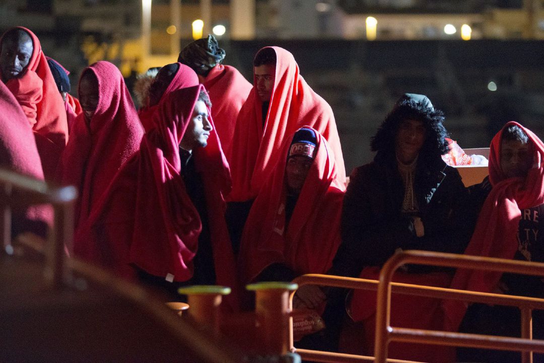 Salvamento Marítimo llega al puerto de Motril (Granada) con un total de 37 personas tras rescatarlas mientras navegaban este domingo en una patera en el mar de Alborán Salvamento Marítimo llega al puerto de Motril (Granada) con un total de 37 personas tras rescatarlas mientras navegaban este domingo en una patera en el mar de Alborán