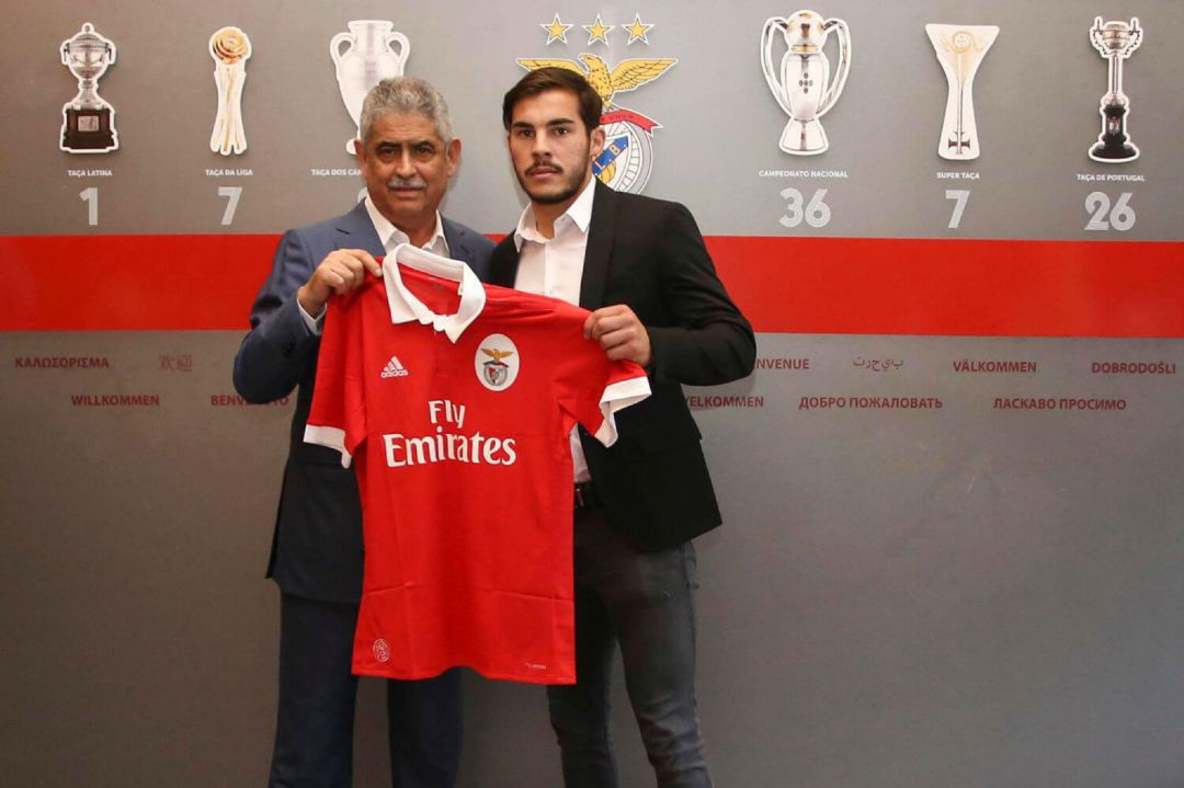 Luís Filipe Vieira, presidente del Benfica, junto a Yuri Ribeiro. Luís Filipe Vieira, presidente del Benfica, junto a Yuri Ribeiro.