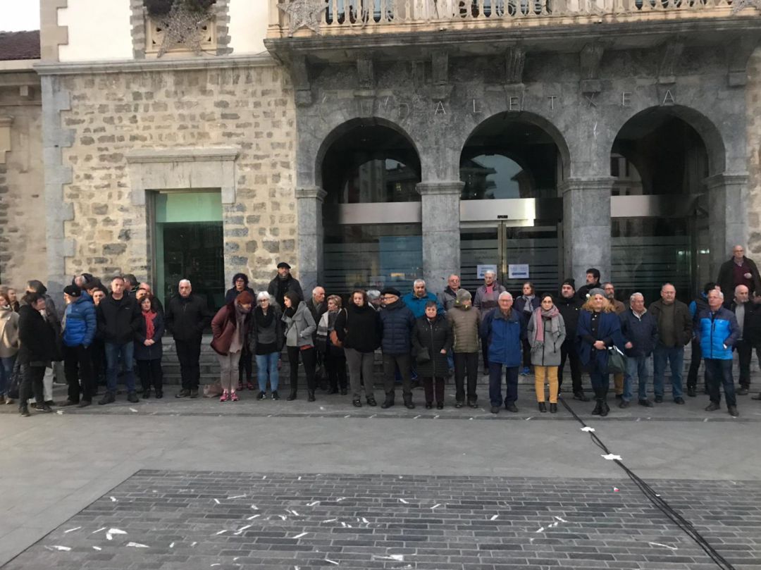 "Que sepa el que disparó, que no nos moveremos de aquí" "Que sepa el que disparó, que no nos moveremos de aquí"