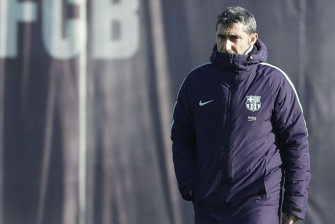 Ernesto Valverde, en un entrenamiento del Barcelona. Ernesto Valverde, en un entrenamiento del Barcelona.