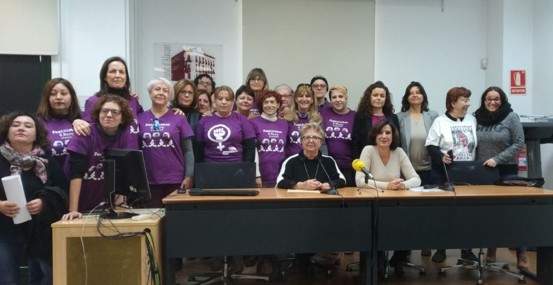 Feministas denuncian el negacionismo de la violencia machista y el uso de la mentira por parte de VOX Feministas denuncian el negacionismo de la violencia machista y el uso de la mentira por parte de VOX