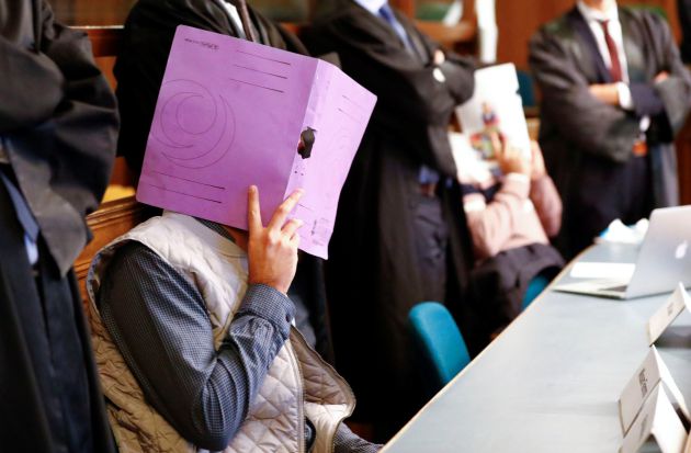Los acusados, en el tribunal de Berlín. Los acusados, en el tribunal de Berlín.