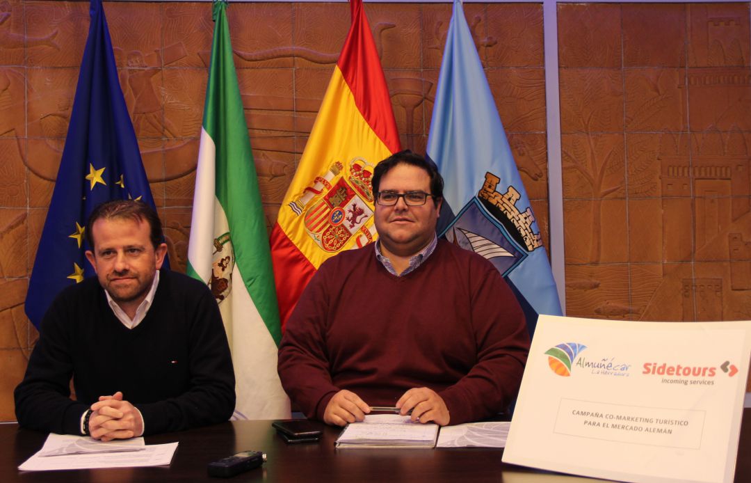 El concejal de turismo, Rafael CAballero, junto al técnico, Felipe Puertas, presentan el promocional a realizar en Alemania El concejal de turismo, Rafael CAballero, junto al técnico, Felipe Puertas, presentan el promocional a realizar en Alemania