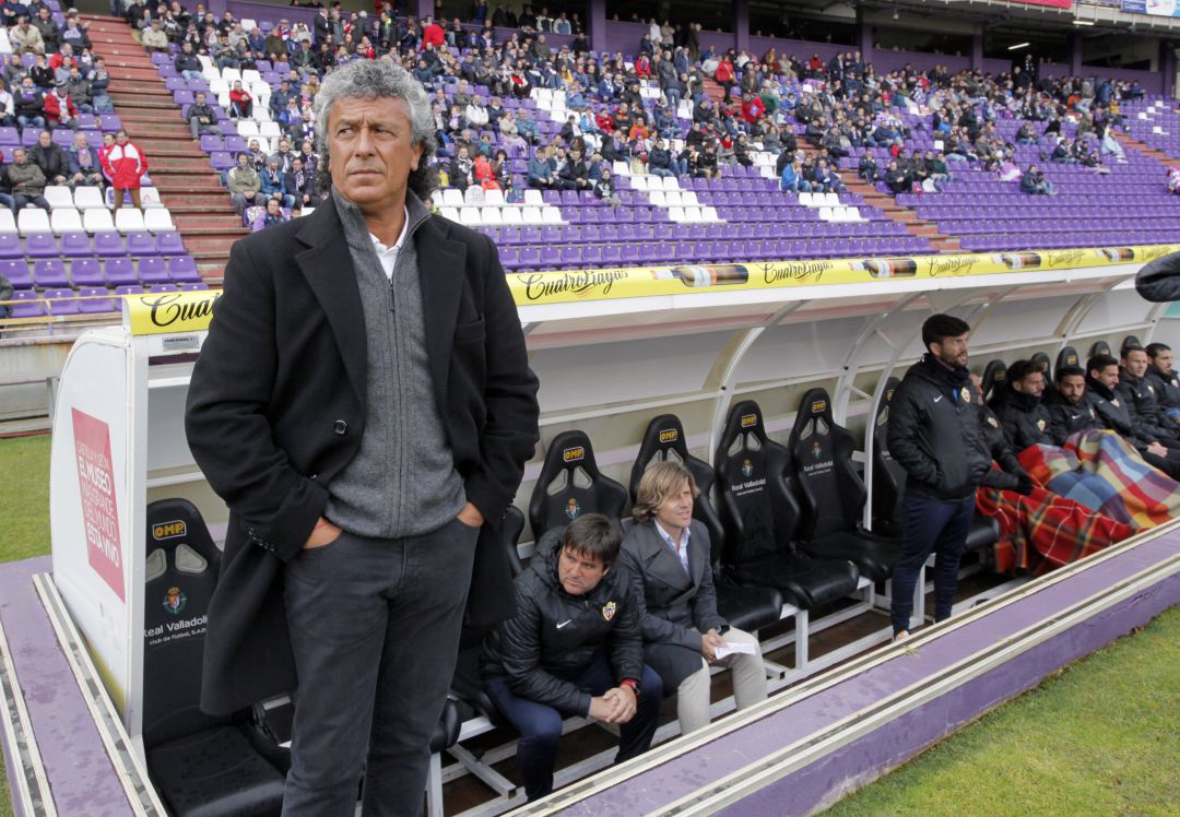 Gorosito dirigiendo al Almería en Valladolid en 2016. Gorosito dirigiendo al Almería en Valladolid en 2016.