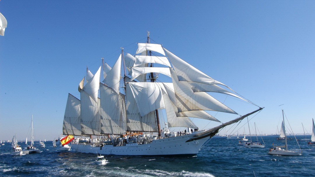 Las imágenes de la visita al Juan Sebastián Elcano