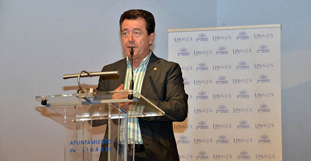 Juan Fernández, alcalde de Linares. Juan Fernández, alcalde de Linares.