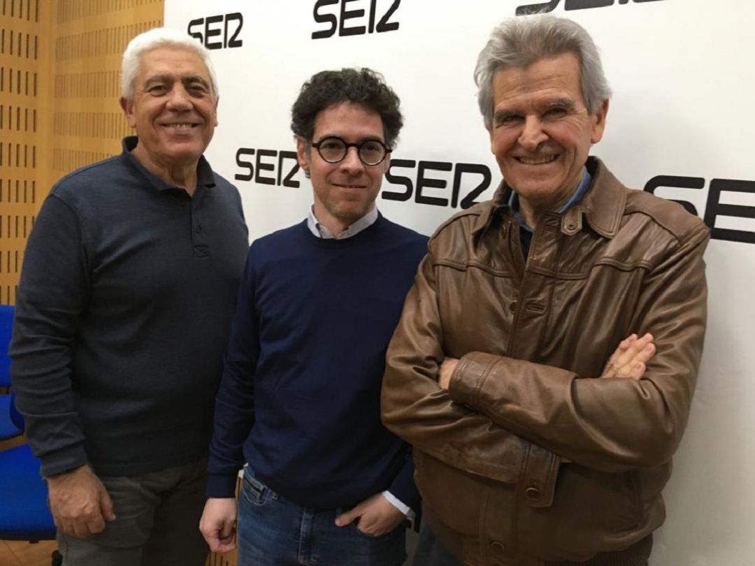 El Dr. José Martínez junto a los médicos radiólogos Alejandro Puerta y Ginés Madrid El Dr. José Martínez junto a los médicos radiólogos Alejandro Puerta y Ginés Madrid