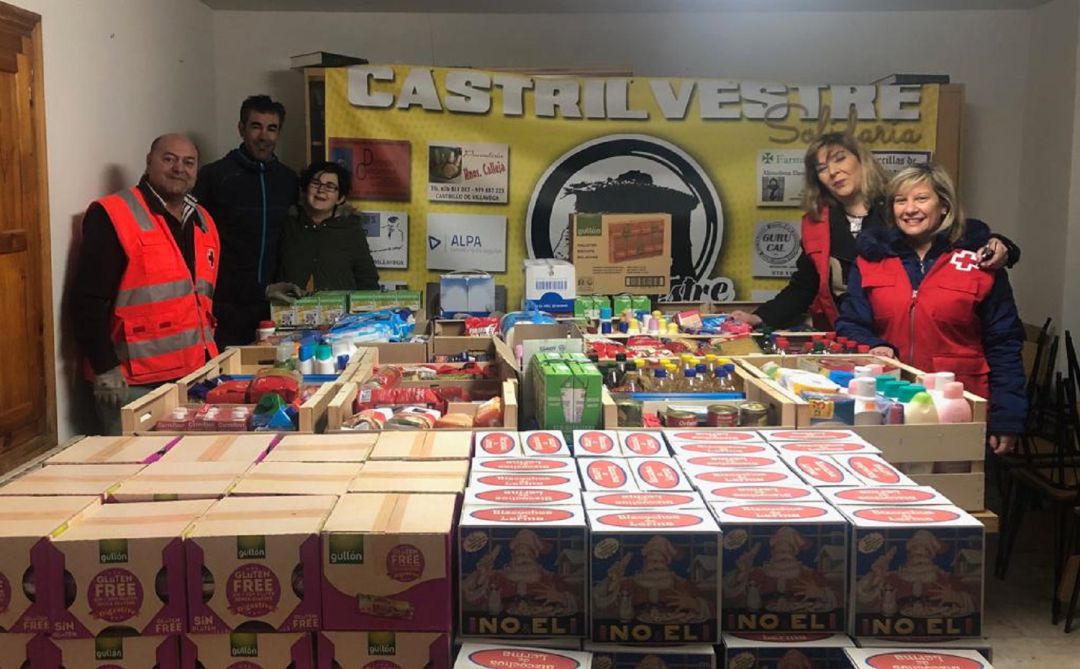 Entrega del material recogido en Castrillo de Villavega (Palencia) y entregado a Cruz Roja Entrega del material recogido en Castrillo de Villavega (Palencia) y entregado a Cruz Roja