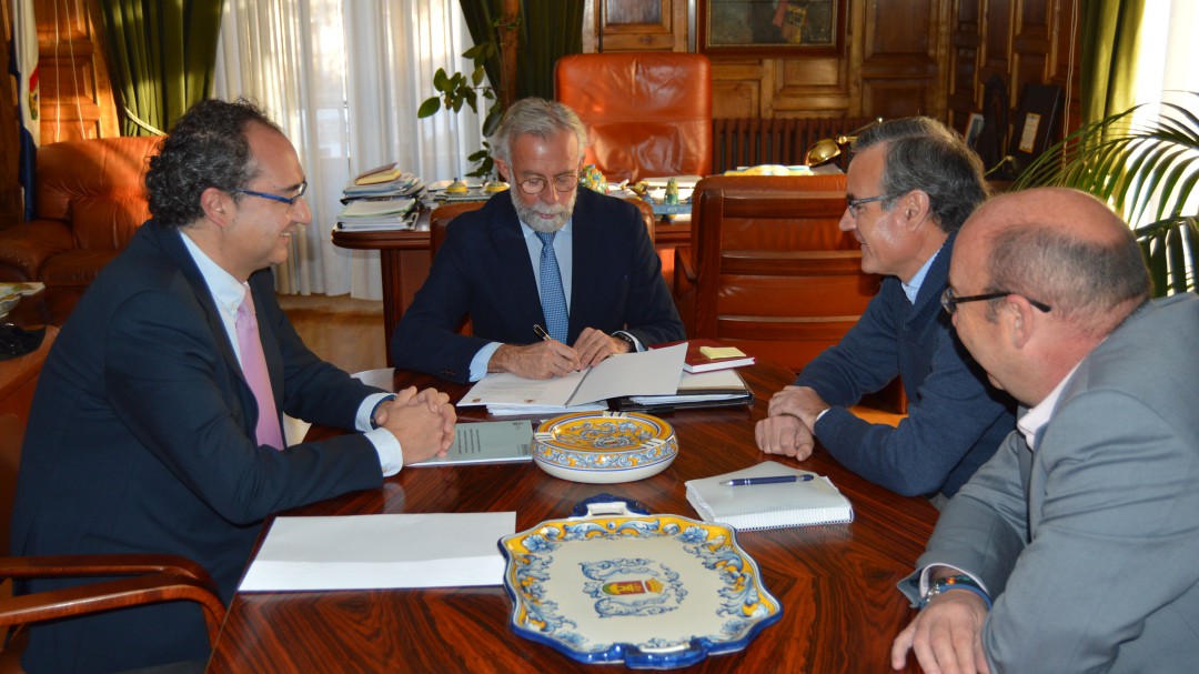 Ramos firma convenio con el Catastro