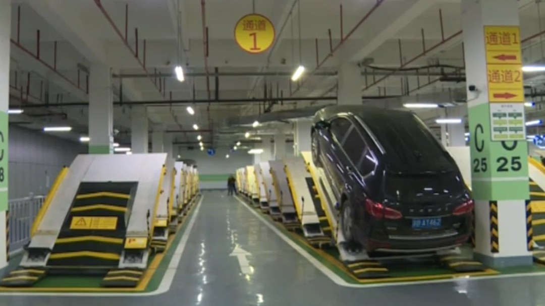 Parkings en diagonal: el invento que pretende revolucionar el mundo del aparcamiento