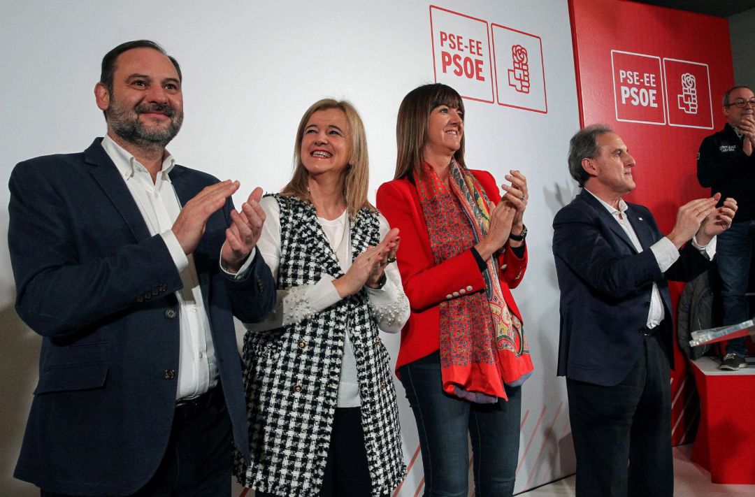 Mendia acusa a PP y Ciudadanos de "tragar con el decálogo de Vox" Mendia acusa a PP y Ciudadanos de "tragar con el decálogo de Vox"